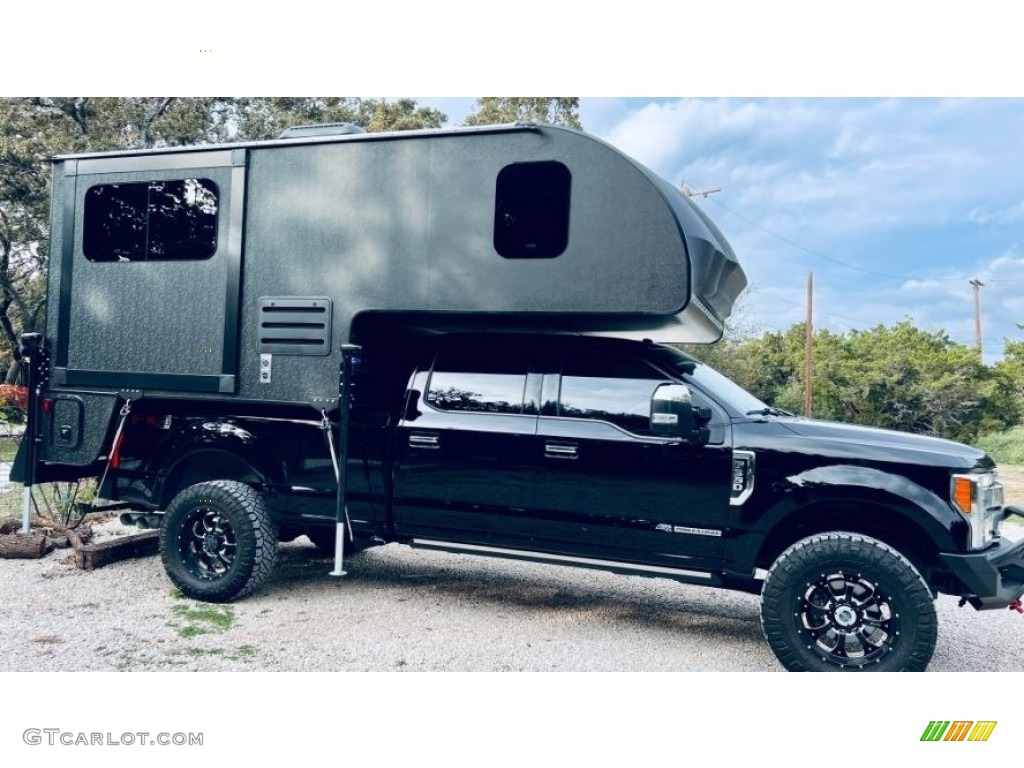 2017 F350 Super Duty Platinum Crew Cab 4x4 - Shadow Black / Black photo #8