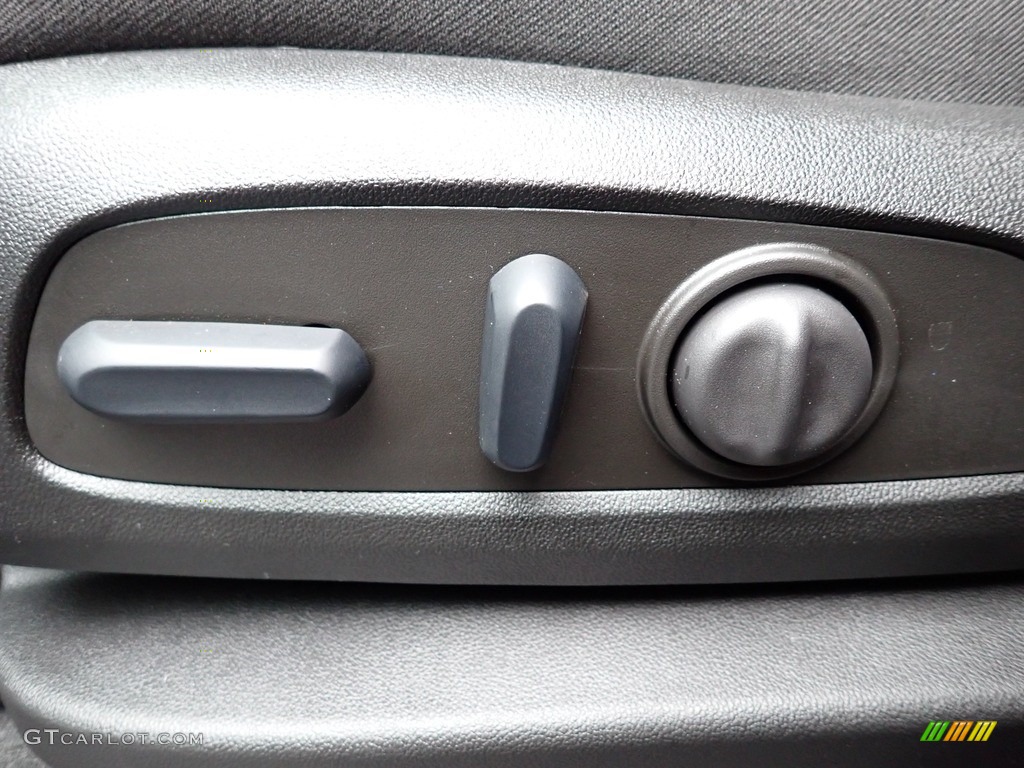 2023 Equinox LT - Summit White / Jet Black photo #16