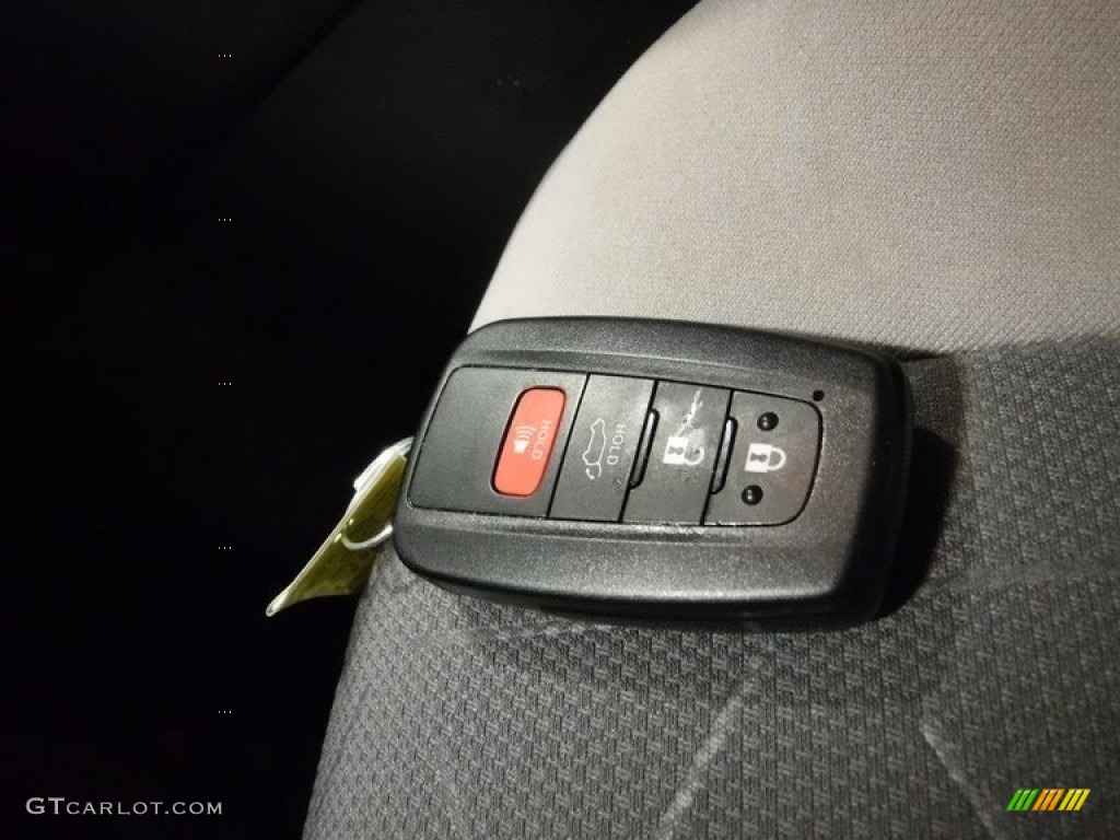 2021 Toyota RAV4 XLE AWD Keys Photo #145528214