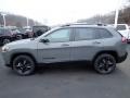 Sting-Gray - Cherokee Altitude Lux 4x4 Photo No. 2