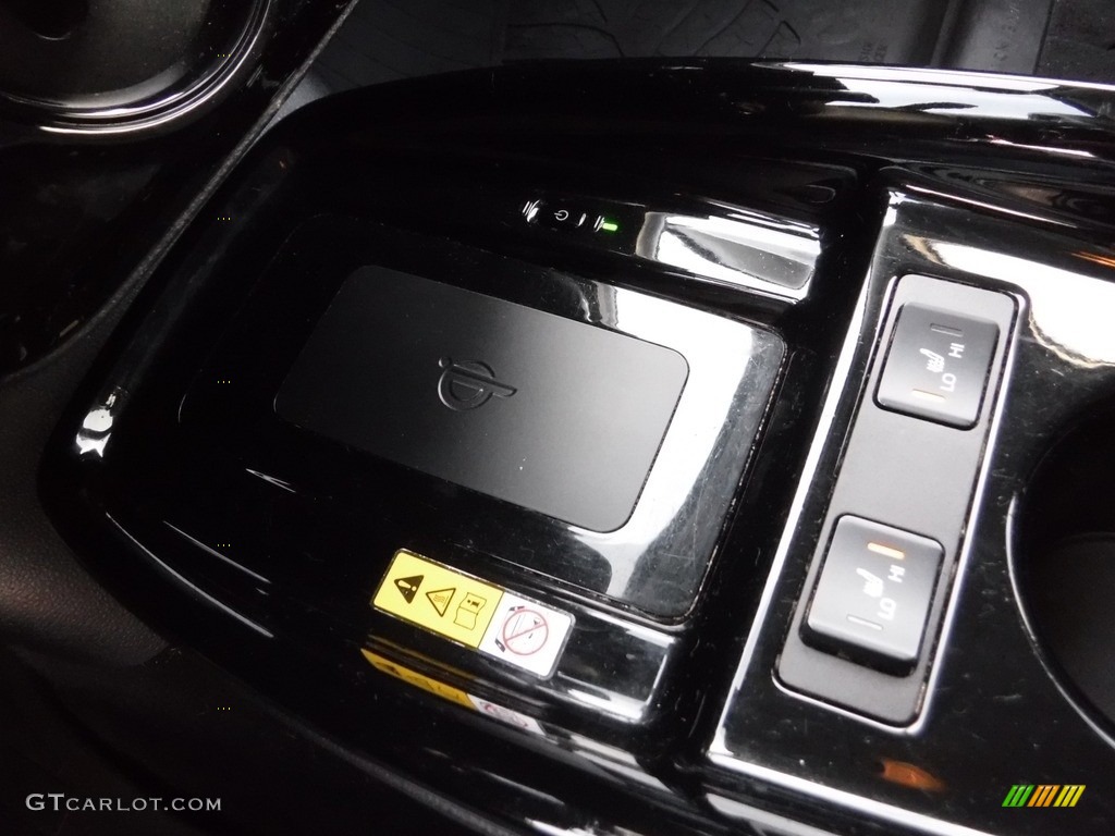 2019 Prius XLE - Blizzard White Pearl / Black photo #7