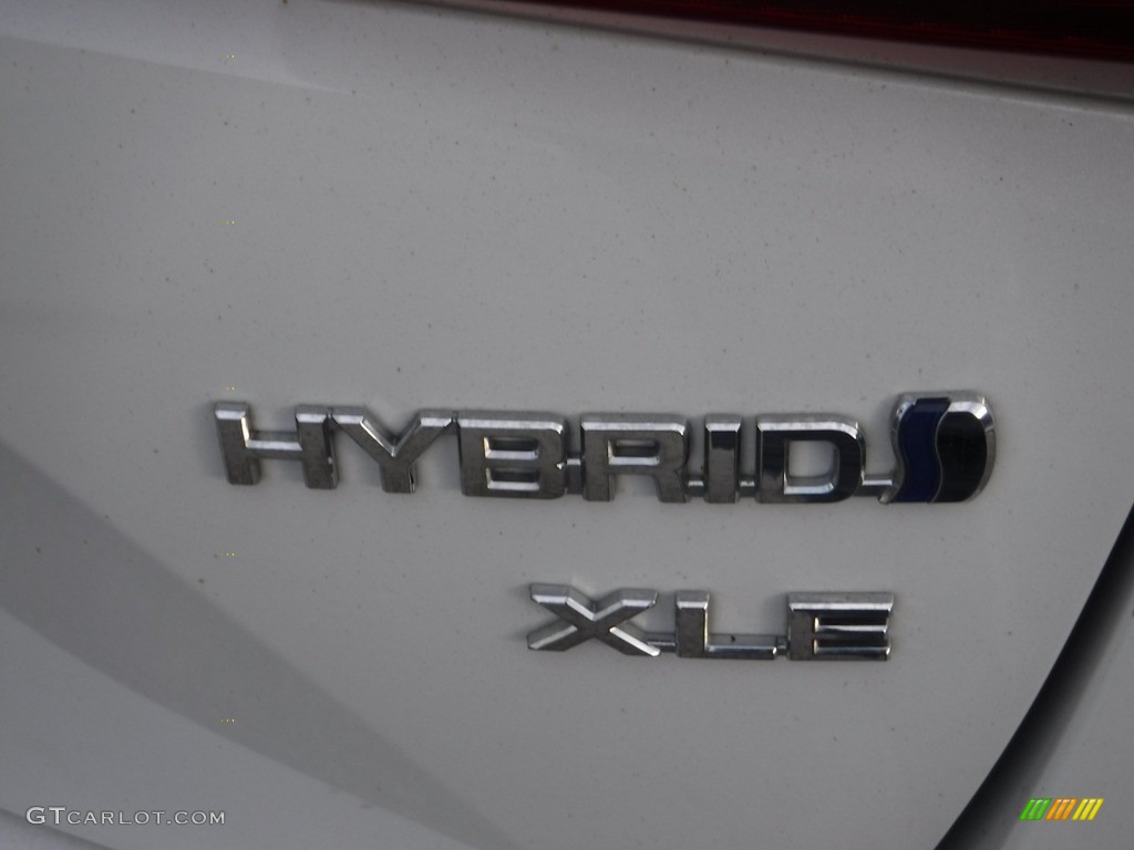 2019 Prius XLE - Blizzard White Pearl / Black photo #17