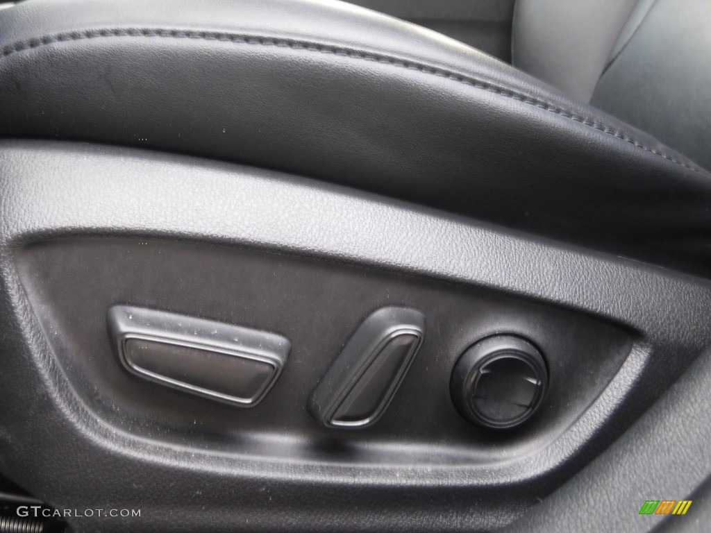 2019 Prius XLE - Blizzard White Pearl / Black photo #20