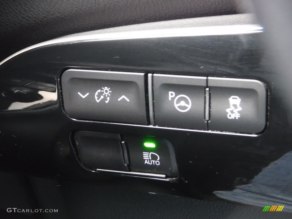 2019 Prius XLE - Blizzard White Pearl / Black photo #25