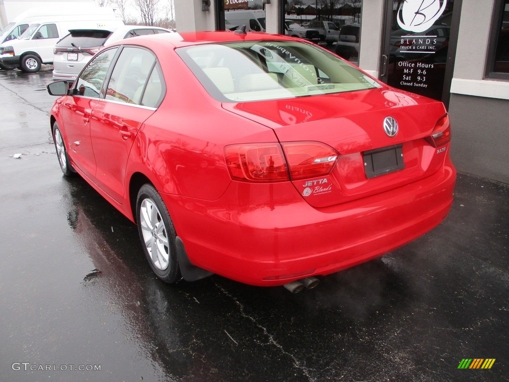 2013 Jetta SE Sedan - Tornado Red / Cornsilk Beige photo #3