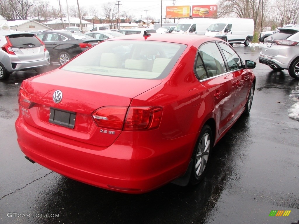 2013 Jetta SE Sedan - Tornado Red / Cornsilk Beige photo #4
