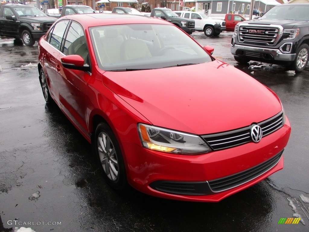 2013 Jetta SE Sedan - Tornado Red / Cornsilk Beige photo #5