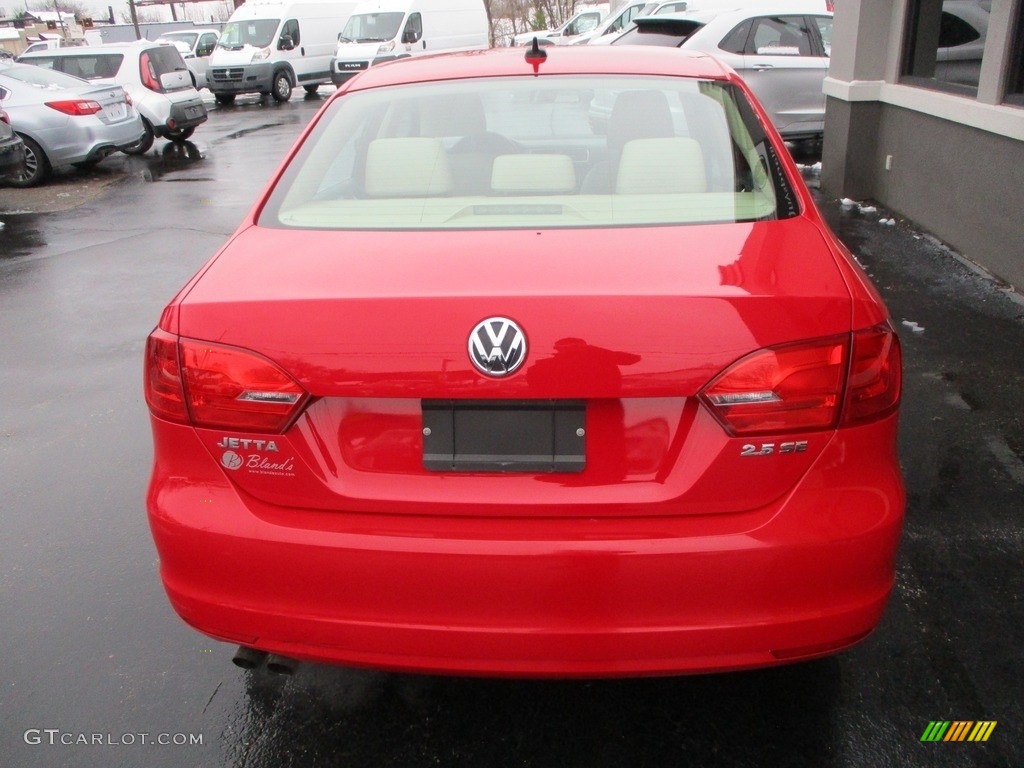 2013 Jetta SE Sedan - Tornado Red / Cornsilk Beige photo #22