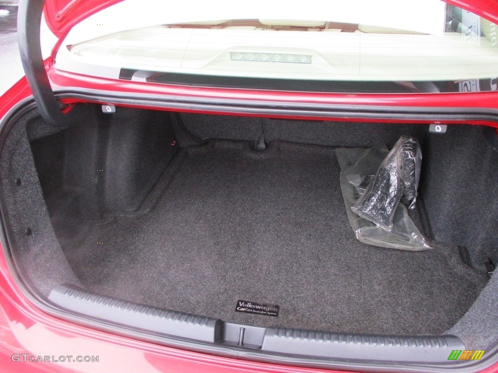 2013 Jetta SE Sedan - Tornado Red / Cornsilk Beige photo #25