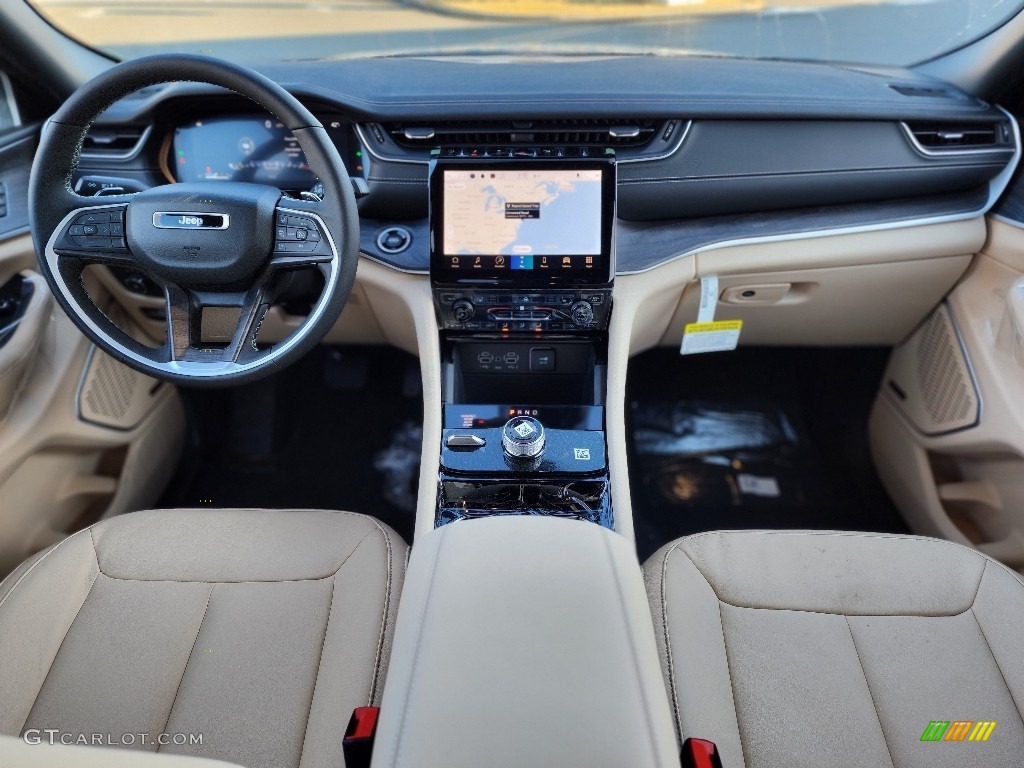 Wicker Beige/Global Black Interior 2023 Jeep Grand Cherokee Limited 4x4 Photo #145540058