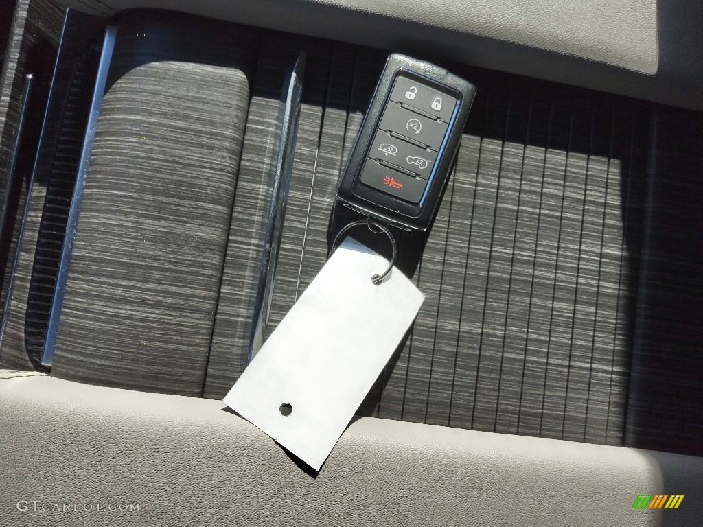 2023 Jeep Wagoneer Series III 4x4 Keys Photos