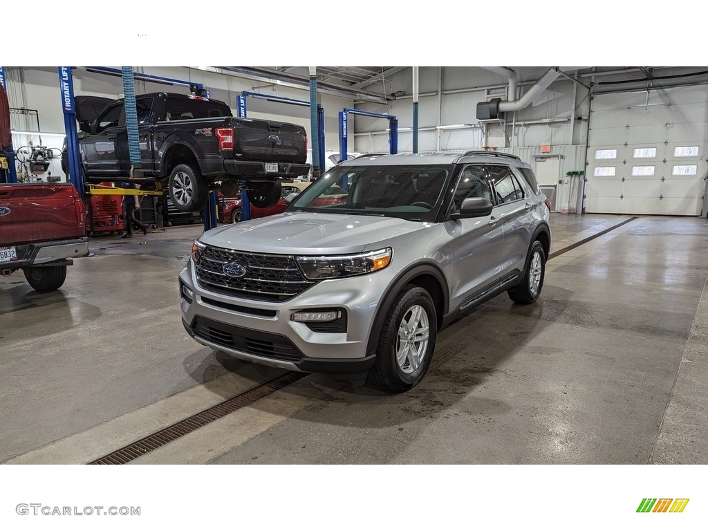 2020 Explorer XLT 4WD - Iconic Silver Metallic / Ebony photo #1
