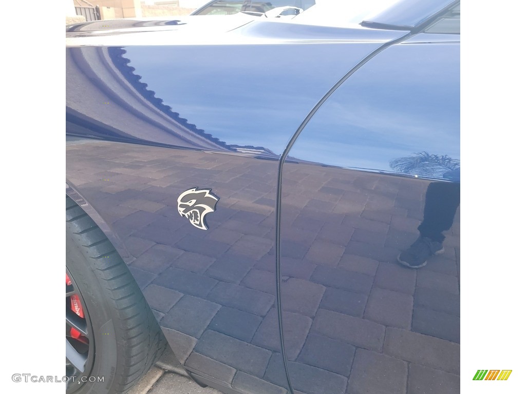 2016 Dodge Challenger SRT Hellcat Marks and Logos Photos