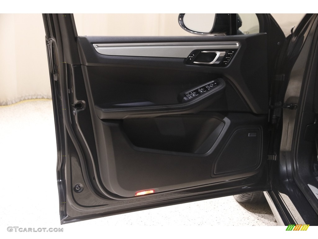 2017 Porsche Macan GTS Door Panel Photos