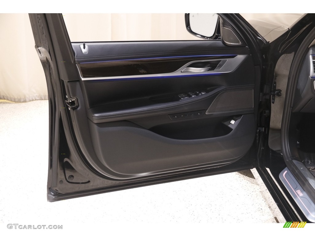 2022 BMW 7 Series 750i xDrive Sedan Door Panel Photos