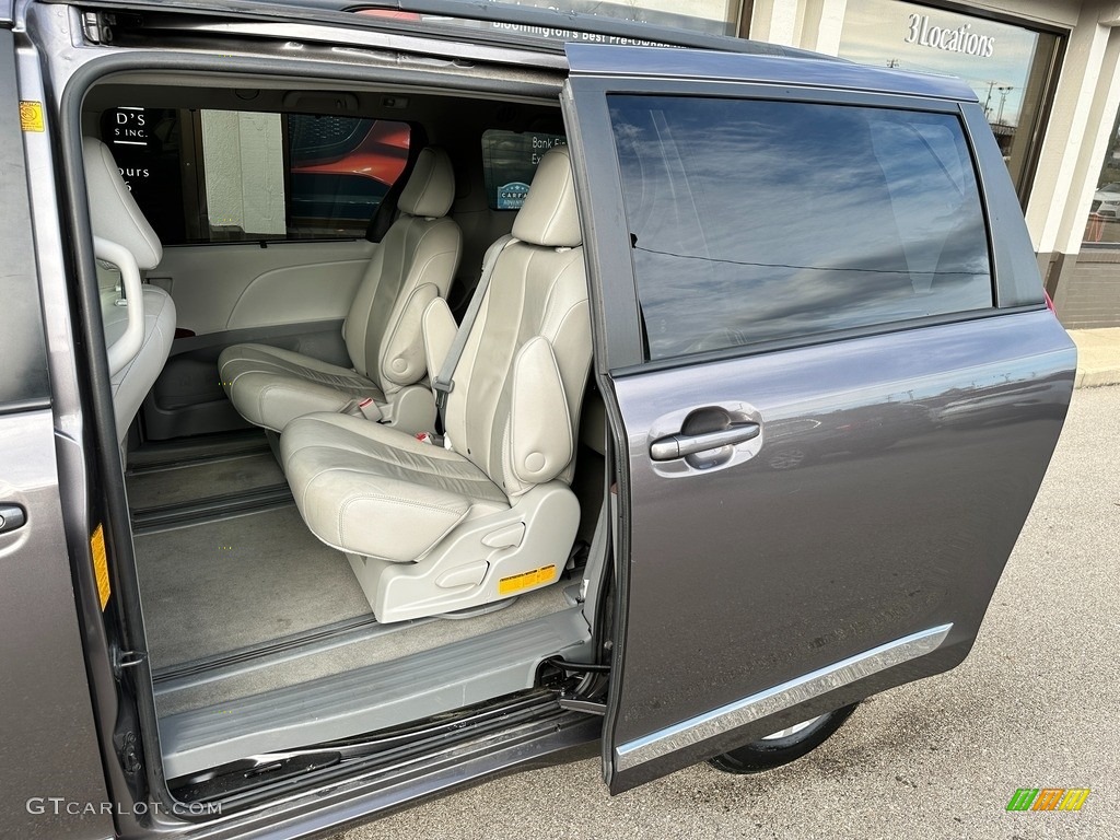 2012 Sienna XLE - Predawn Gray Mica / Light Gray photo #33