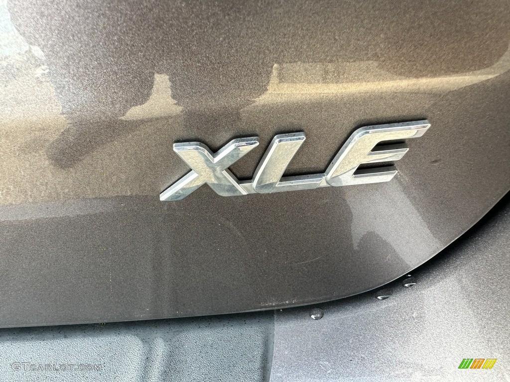 2012 Sienna XLE - Predawn Gray Mica / Light Gray photo #43