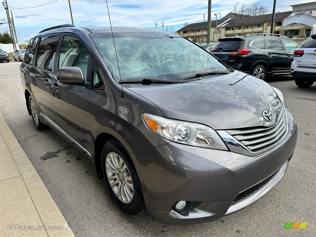 2012 Sienna XLE - Predawn Gray Mica / Light Gray photo #58