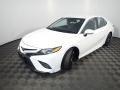 2019 Super White Toyota Camry SE  photo #9
