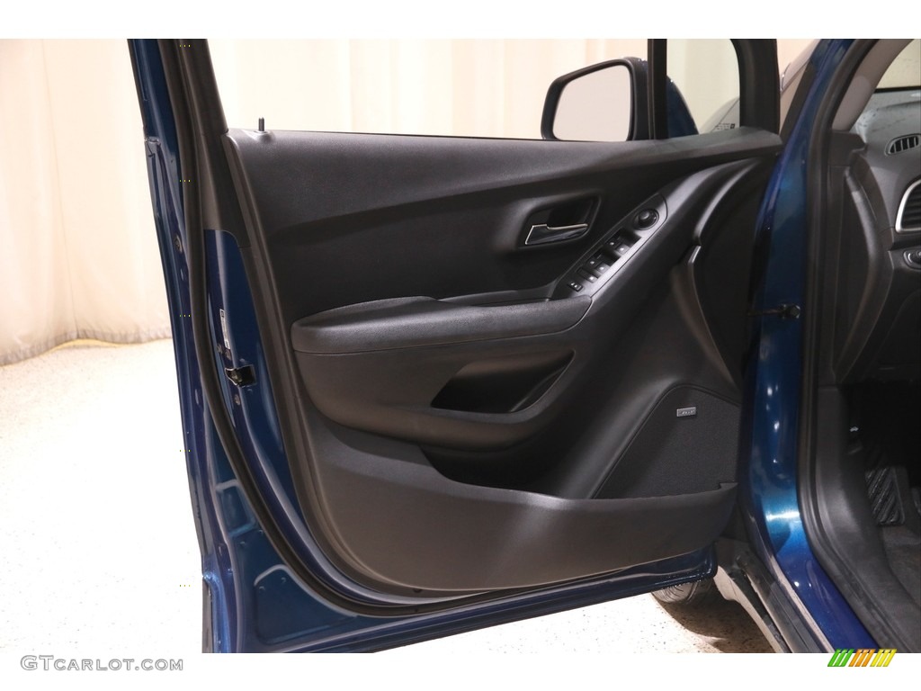 2020 Trax LT - Pacific Blue Metallic / Jet Black photo #4