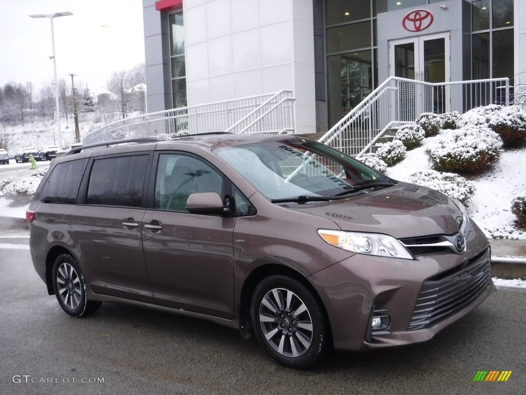 Toasted Walnut Pearl Toyota Sienna