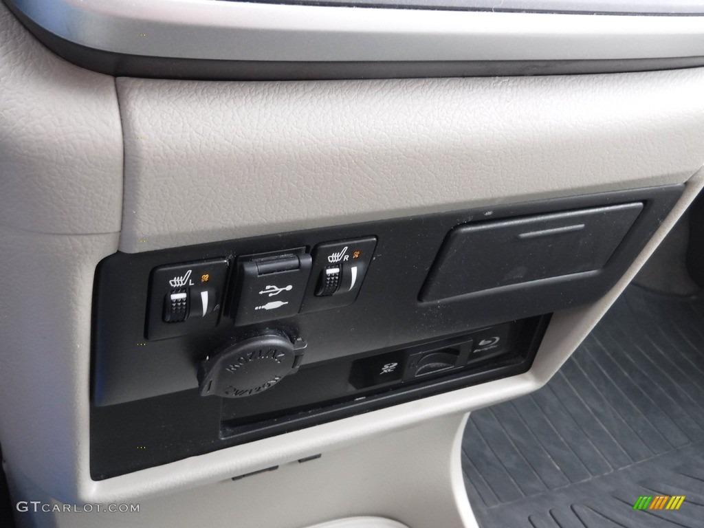 2020 Toyota Sienna XLE AWD Controls Photo #145563026