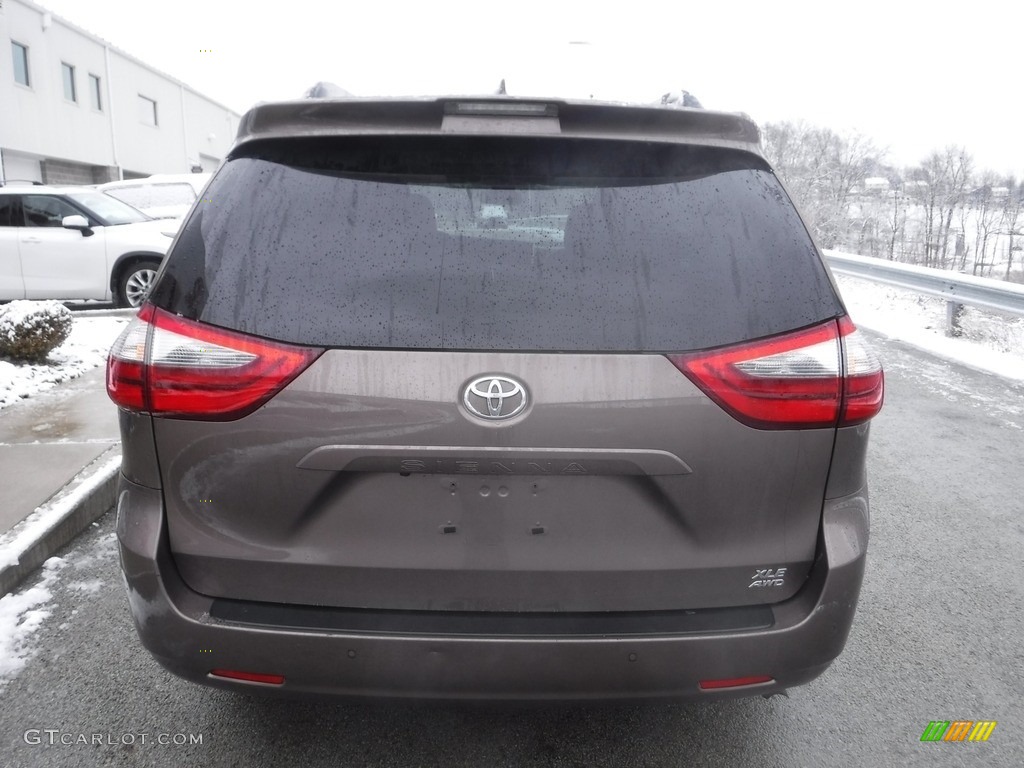 2020 Sienna XLE AWD - Toasted Walnut Pearl / Dark Bisque photo #19