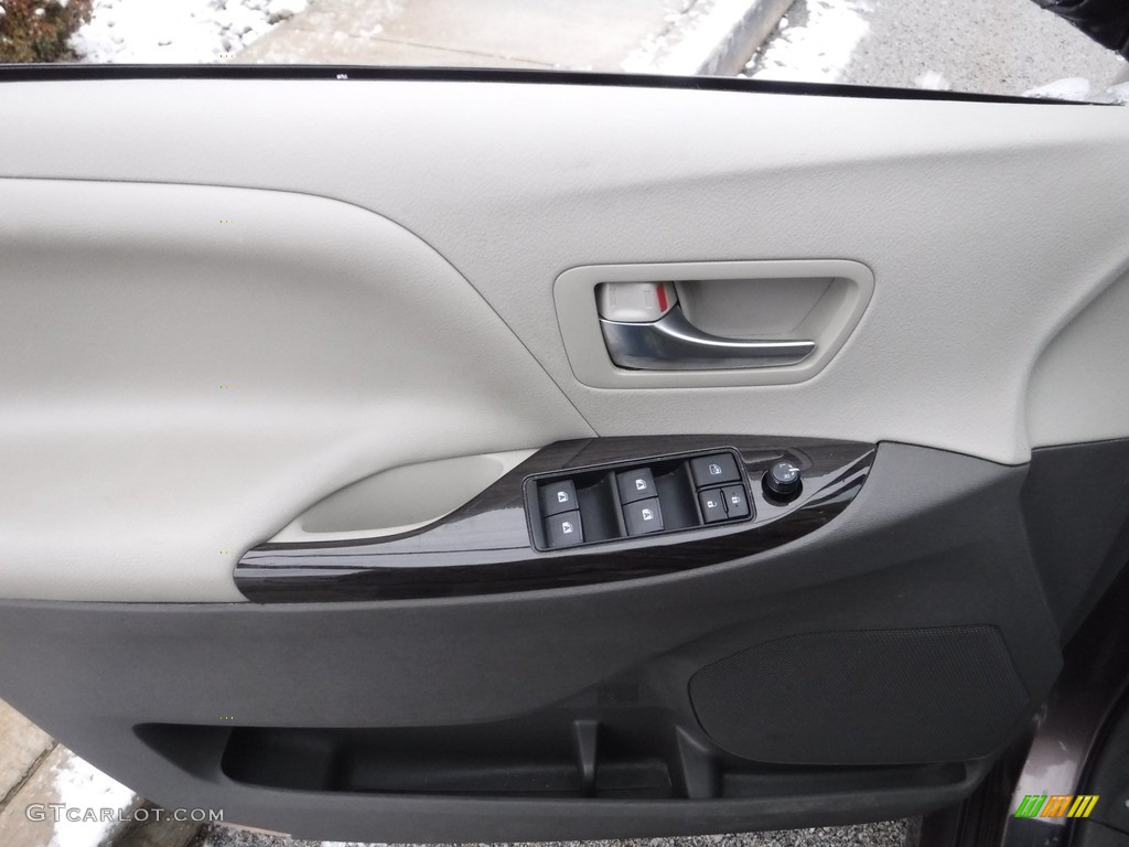 2020 Toyota Sienna XLE AWD Dark Bisque Door Panel Photo #145563380
