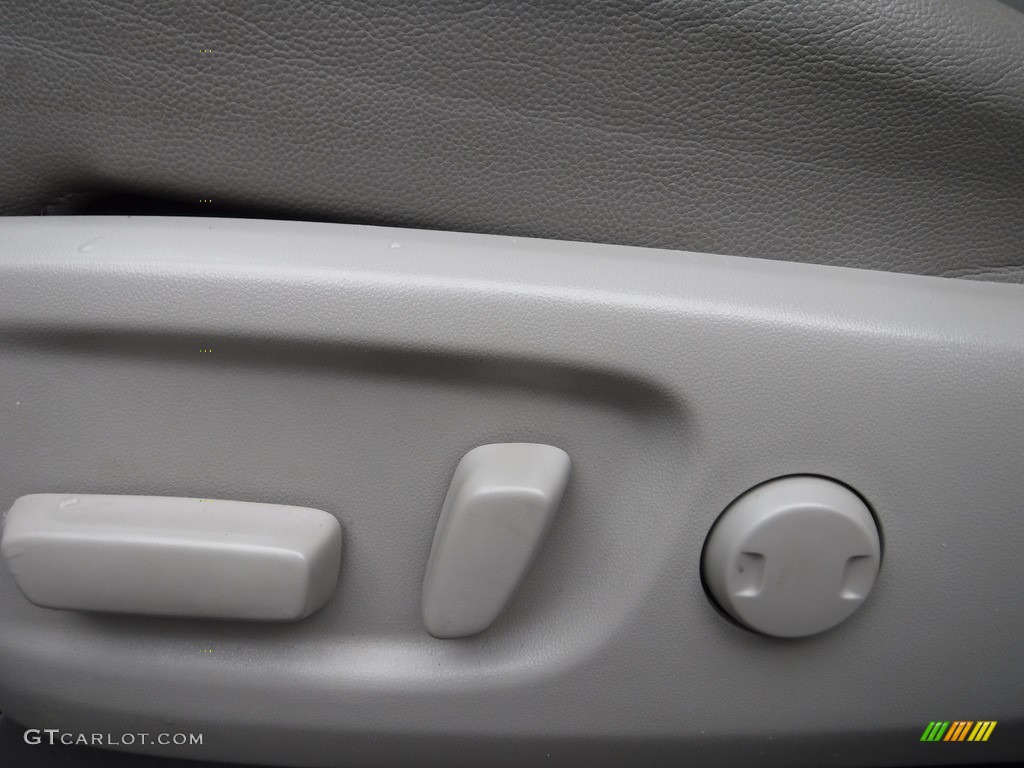 2020 Toyota Sienna XLE AWD Front Seat Photo #145563479