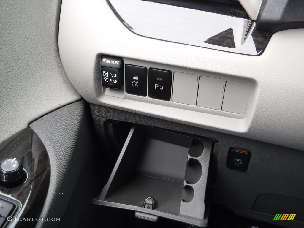 2020 Toyota Sienna XLE AWD Controls Photo #145563521