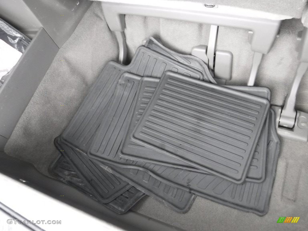 2020 Toyota Sienna XLE AWD Trunk Photos
