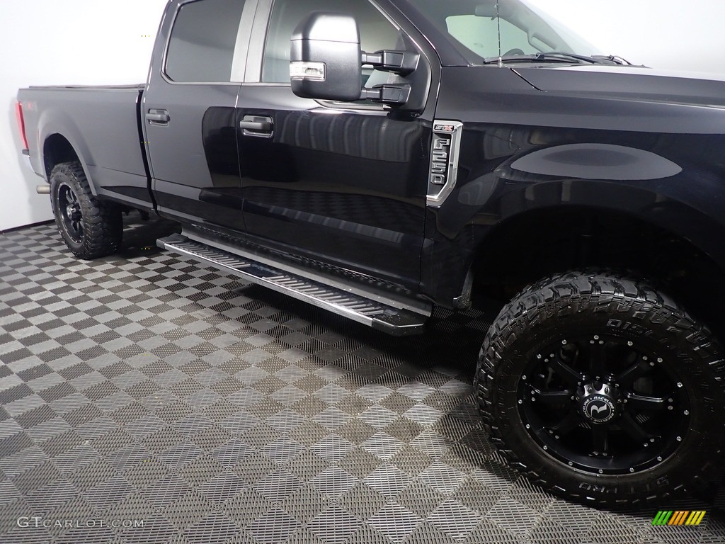2020 F250 Super Duty XL Crew Cab 4x4 - Agate Black / Medium Earth Gray photo #4