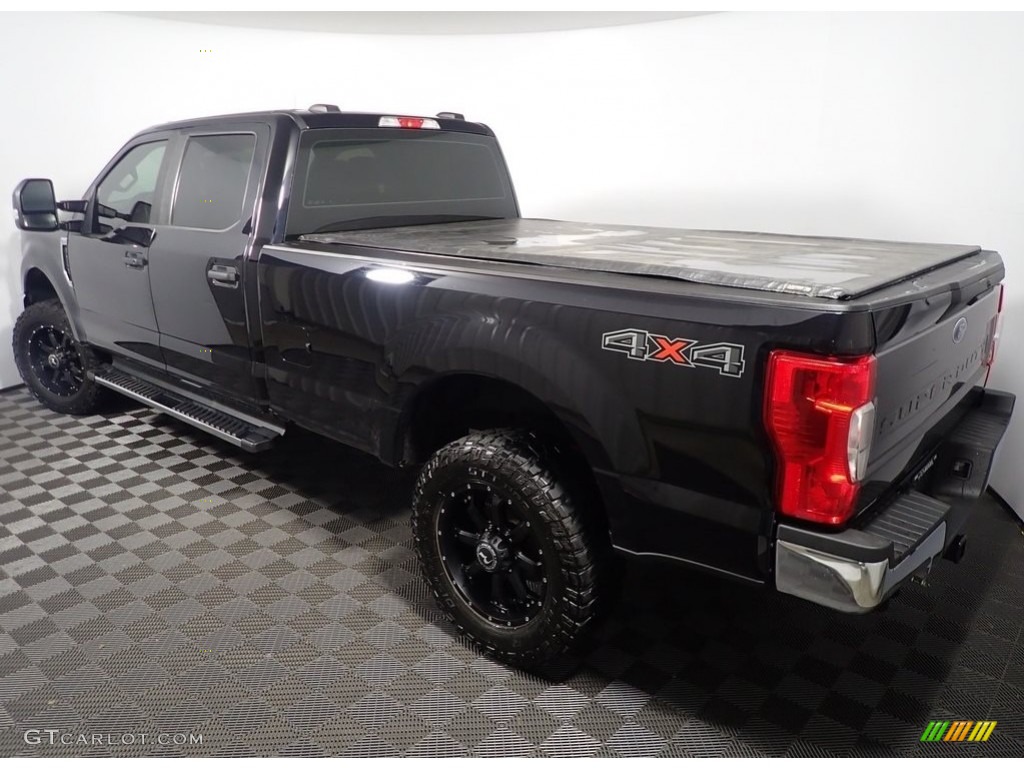 2020 F250 Super Duty XL Crew Cab 4x4 - Agate Black / Medium Earth Gray photo #11