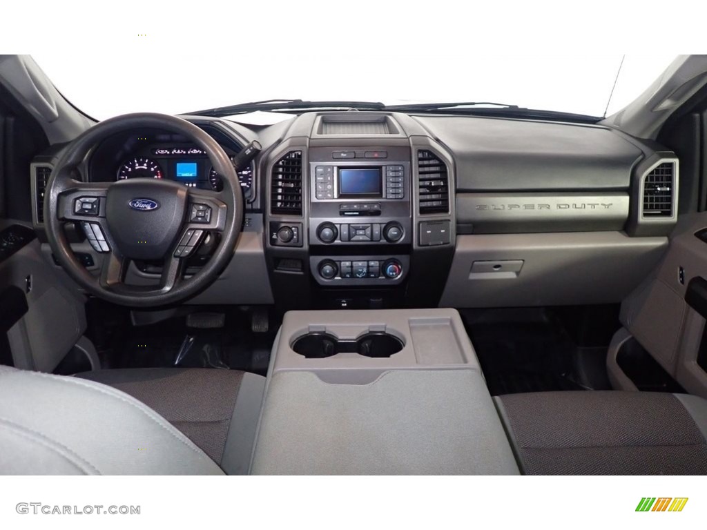 2020 F250 Super Duty XL Crew Cab 4x4 - Agate Black / Medium Earth Gray photo #18