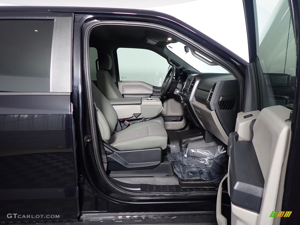2020 F250 Super Duty XL Crew Cab 4x4 - Agate Black / Medium Earth Gray photo #33