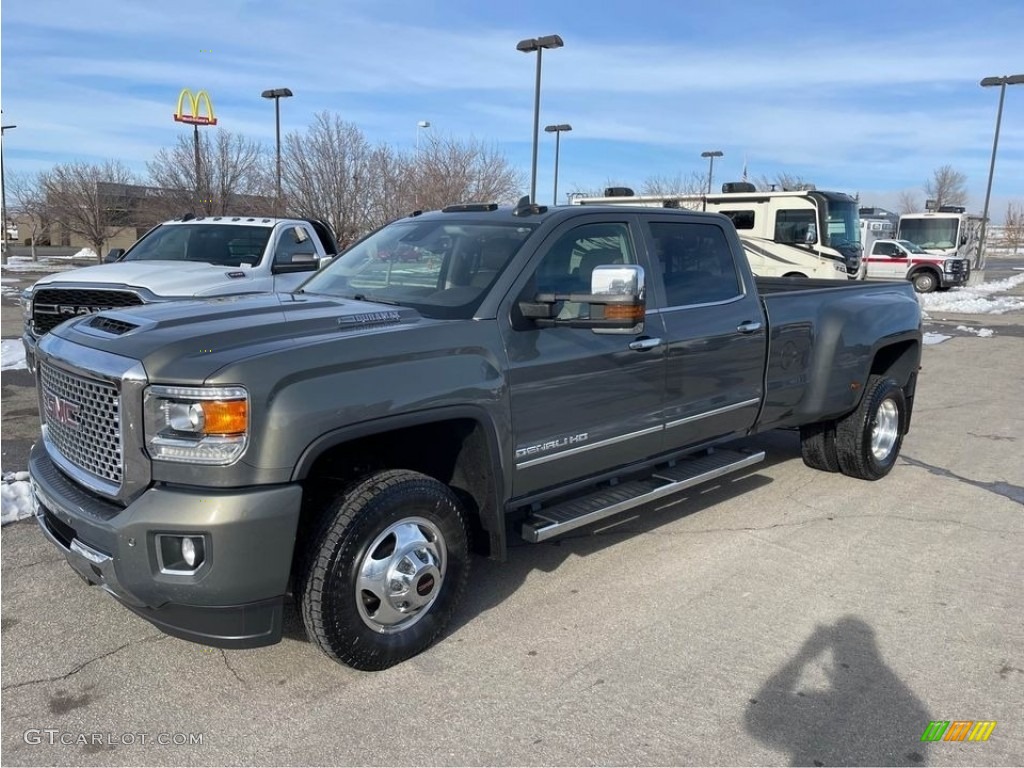 2017 GMC Sierra 3500HD Denali Crew Cab 4x4 Exterior Photos