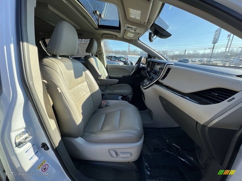 2019 Sienna XLE - Blizzard Pearl White / Ash photo #20