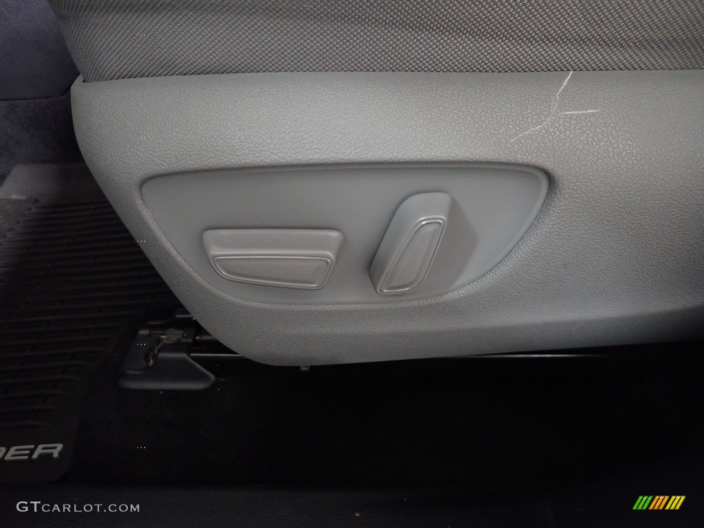 2020 Highlander LE AWD - Blizzard White Pearl / Gray photo #20