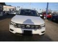 Pure White - Tiguan SE 4MOTION Photo No. 2