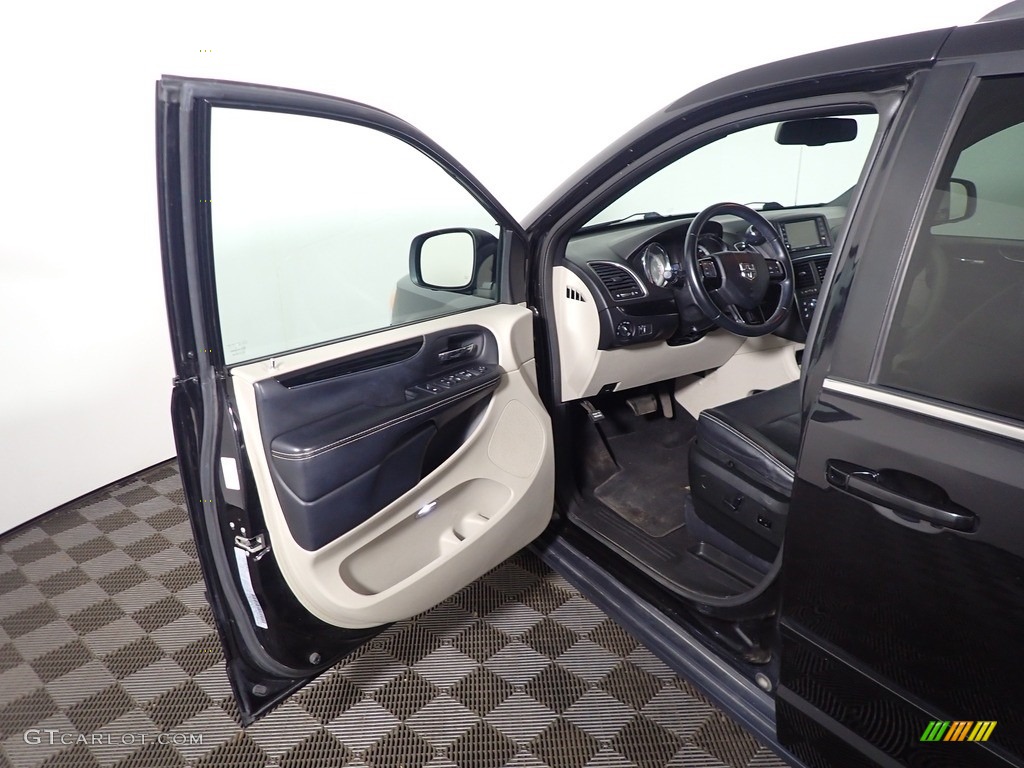 2017 Grand Caravan SXT - Black Onyx / Black/Light Graystone photo #18