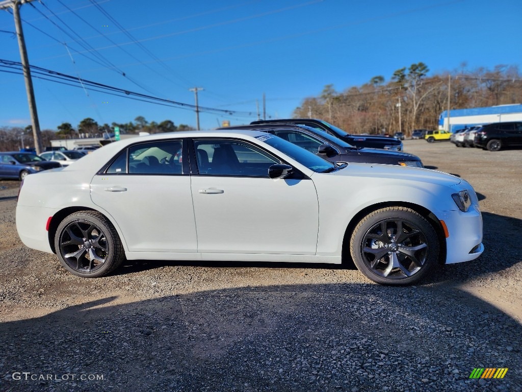 2022 300 Touring - Bright White / Black photo #4