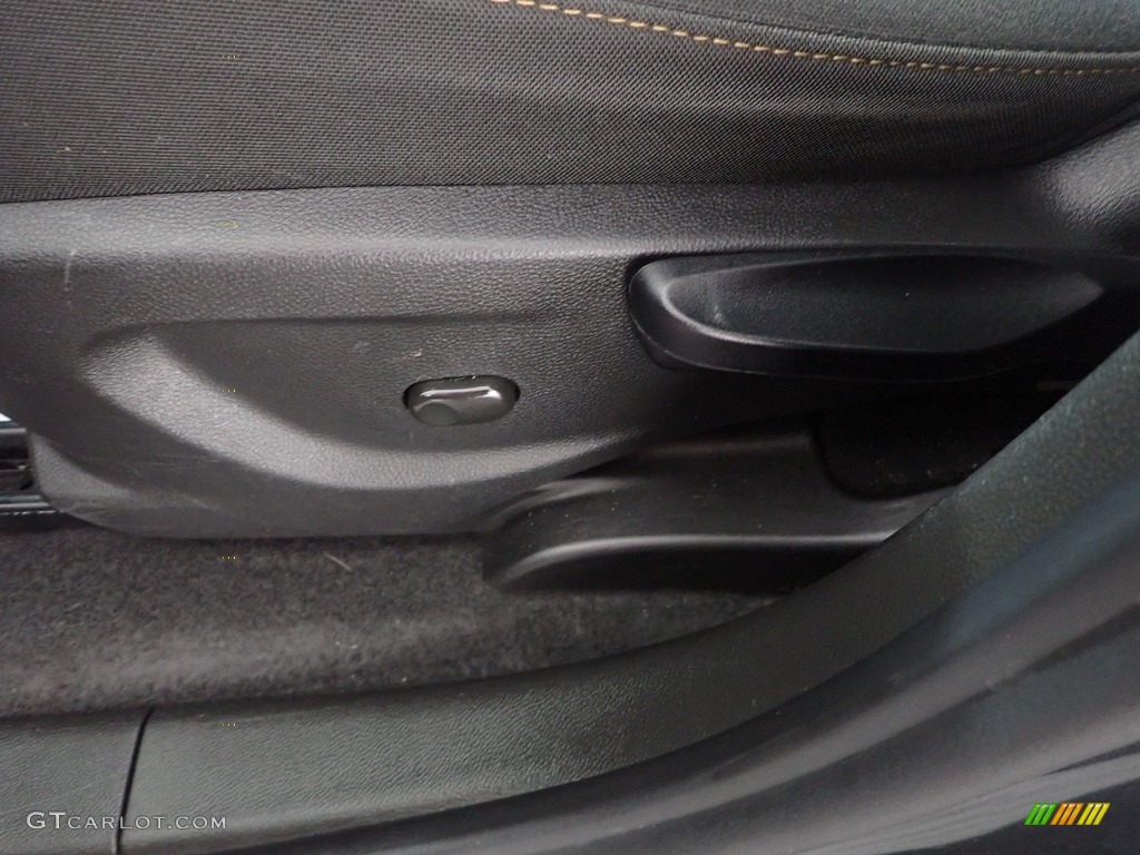 2020 Trax LS - Nightfall Gray Metallic / Jet Black photo #13