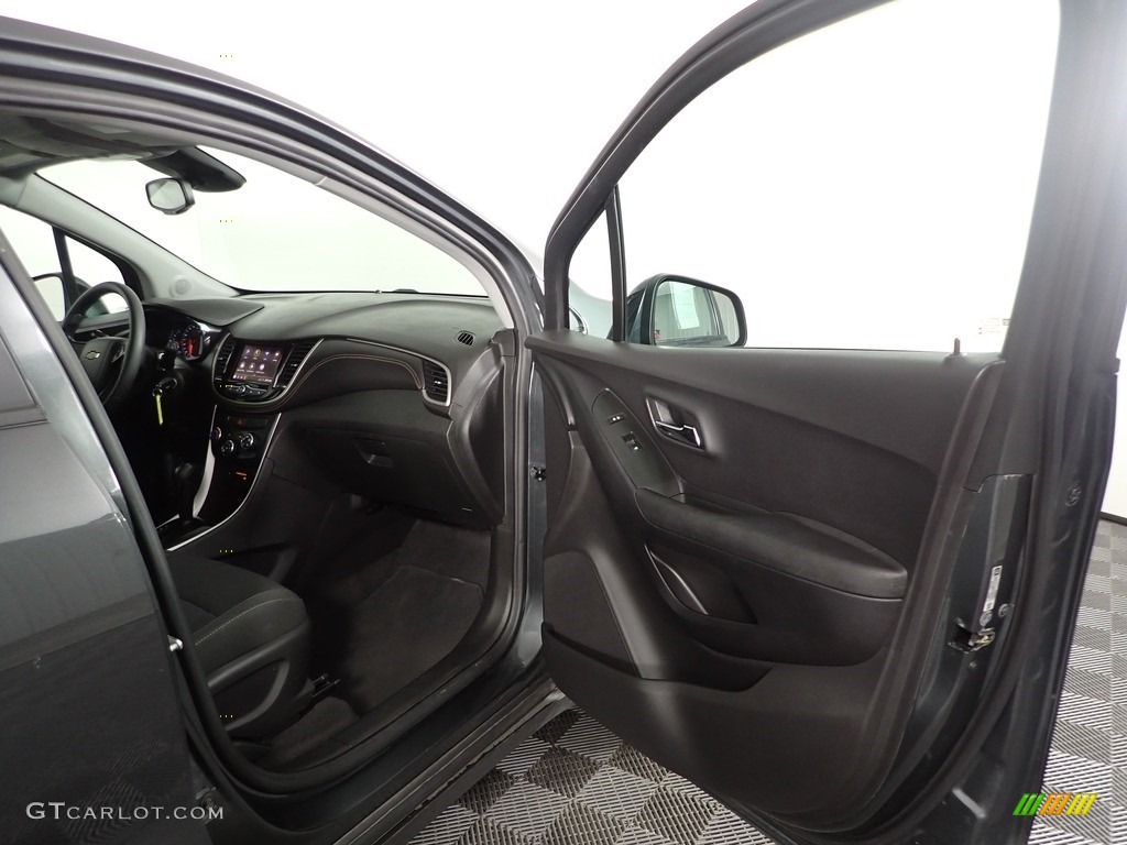 2020 Trax LS - Nightfall Gray Metallic / Jet Black photo #25