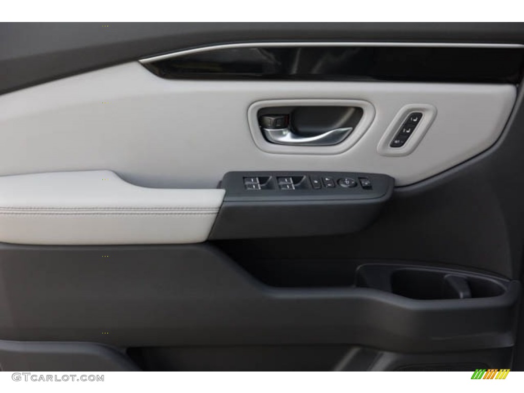 2023 Honda Pilot EX-L Gray Door Panel Photo #145589435