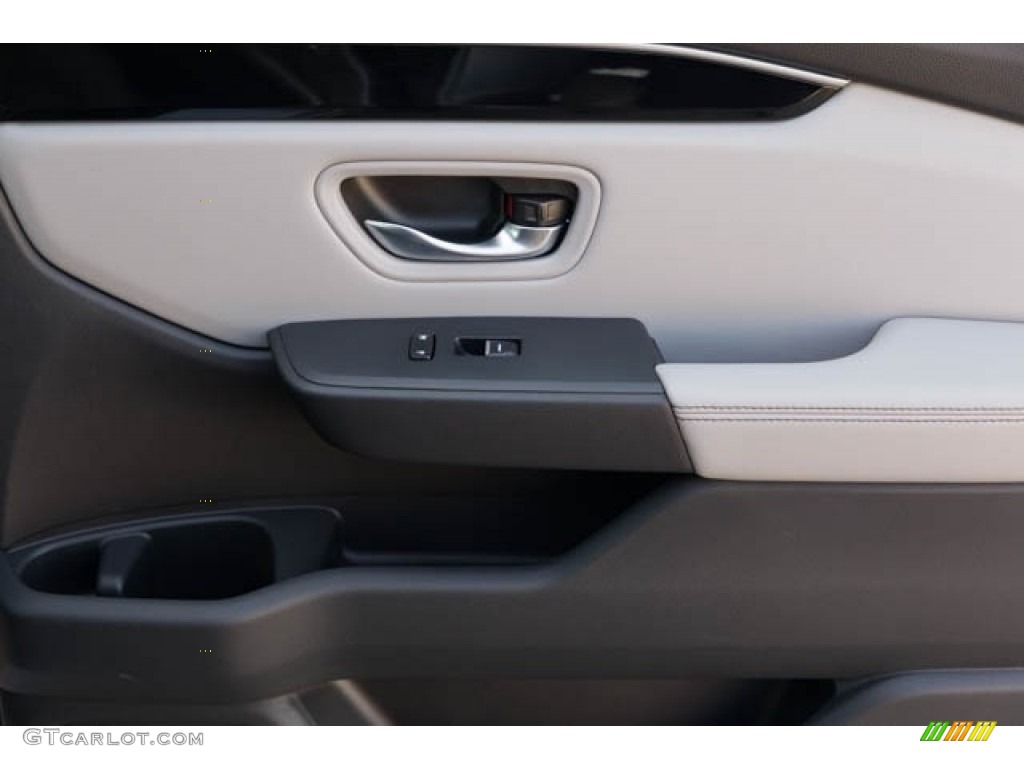 2023 Honda Pilot EX-L Gray Door Panel Photo #145589516