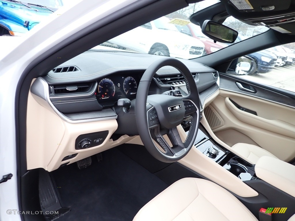 Wicker Beige/Global Black Interior 2023 Jeep Grand Cherokee Limited 4x4 Photo #145591356