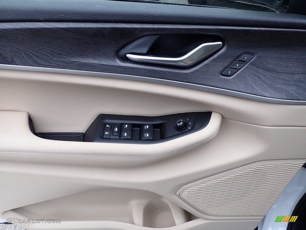 2023 Jeep Grand Cherokee Limited 4x4 Wicker Beige/Global Black Door Panel Photo #145591380