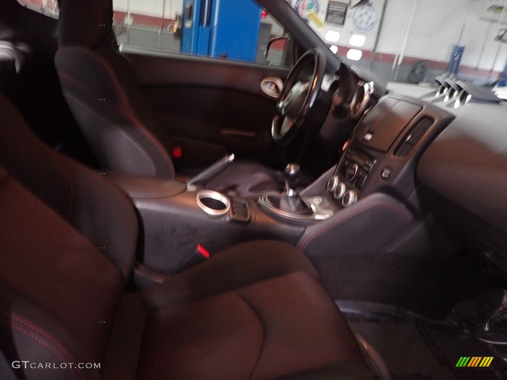 2010 370Z Coupe - Solid Red / Black Cloth photo #8