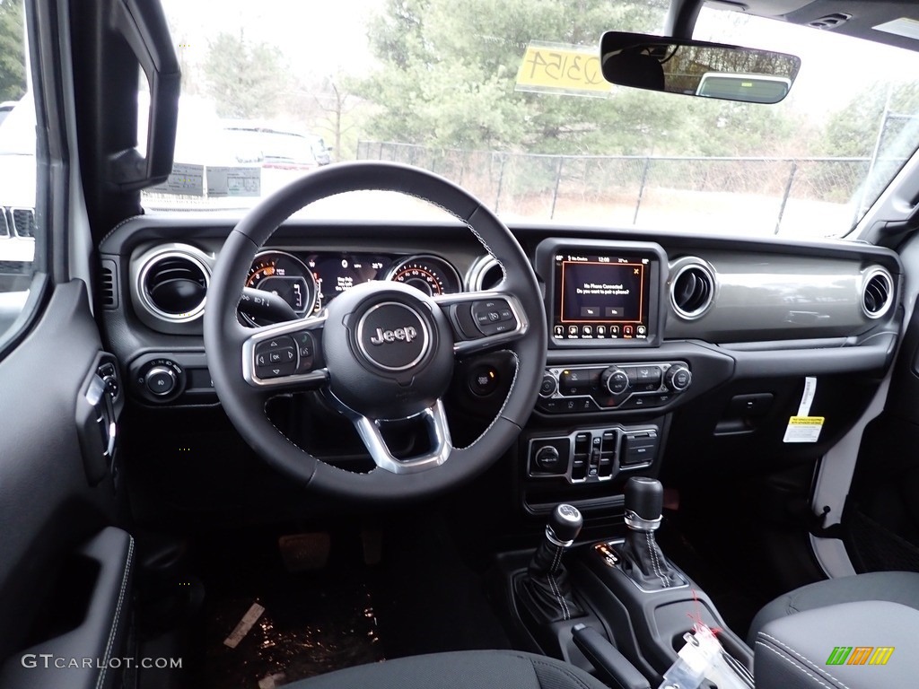 2023 Jeep Wrangler Unlimited Sahara 4x4 Dashboard Photos