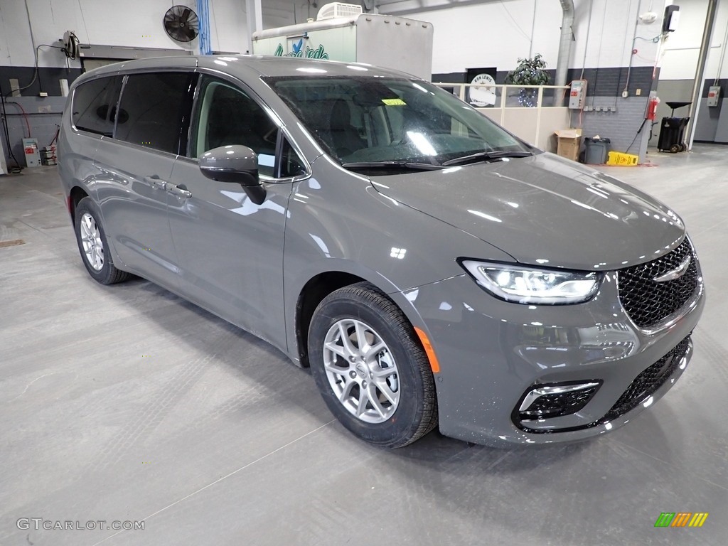 Ceramic Gray 2023 Chrysler Pacifica Touring L Exterior Photo #145593078